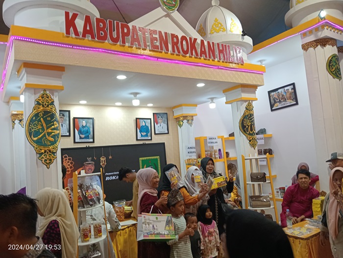Rohil Juara 1 Pawai Ta'aruf dan Stand Bazar MTQ Ke XLII Provinsi Riau
